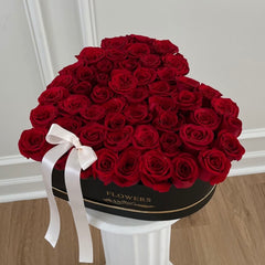 Heartfelt Rose Box – Symbol of Love and Elegance