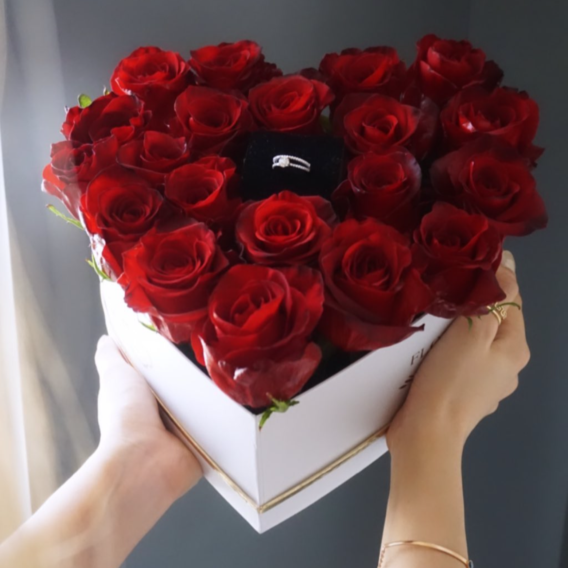 Heartfelt Rose Box – Symbol of Love and Elegance