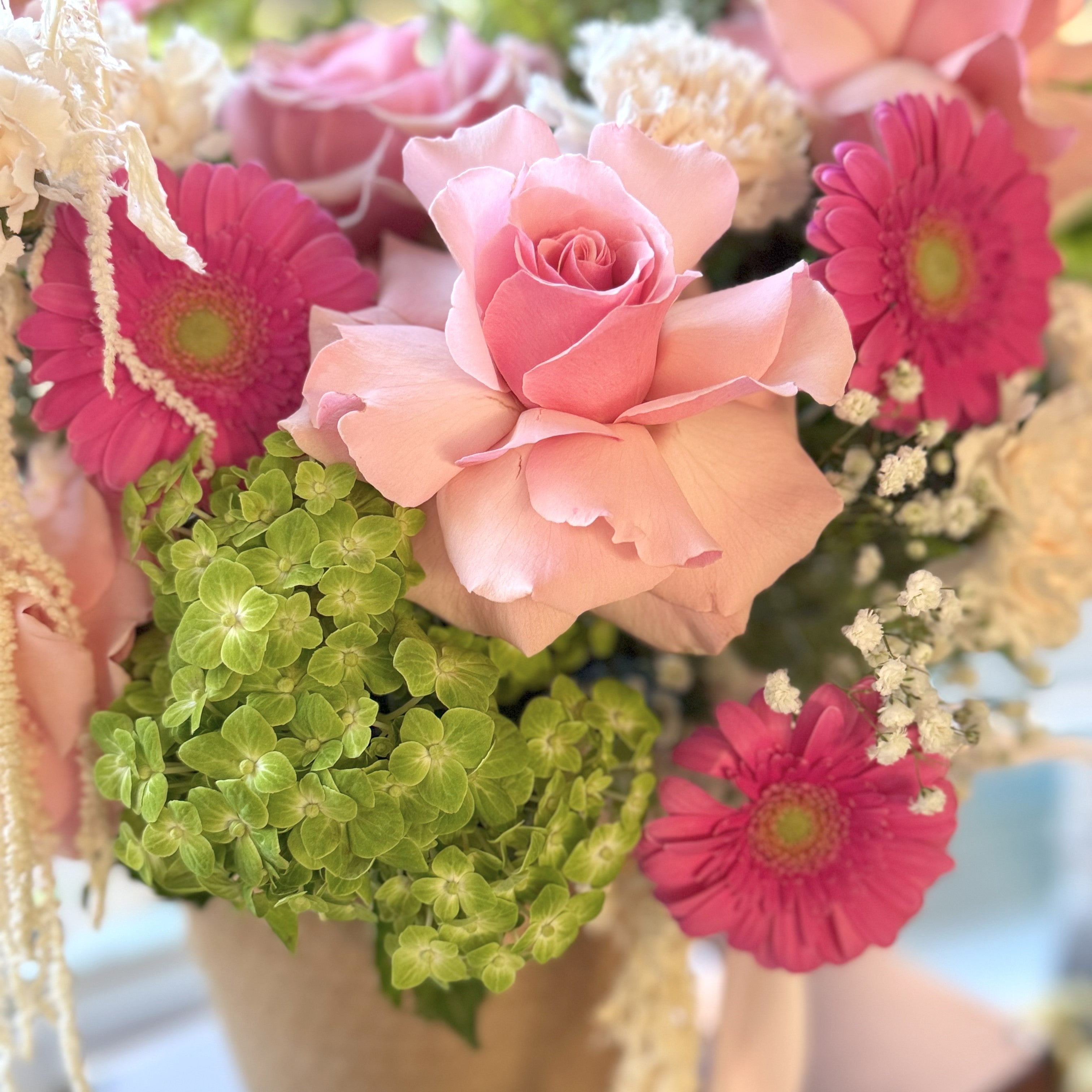 Dreamy, Luxurious Fresh Floral Arrangement